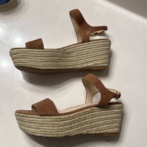 Brand New, Never Worn Nine West Platform Sandals in Taupe / Nude / Tan